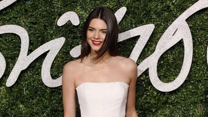 To nie! Najkrajšia sestra Kim Kardashian si dala zväčšiť zadok i prsia!