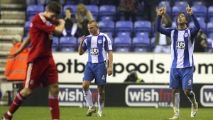 Škrtelov Liverpool iba remizoval s Wiganom, Stoch striedal Anelku