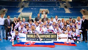 Hokejbalistky sú najkrajšie a už aj najlepšie na svete