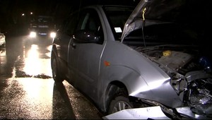 Opitý mladík nabúral do odstaveného auta a ušiel