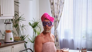 Langmajer si vyskúšal, aké je to byť ženou! Presvedčí vás jeho herecký výkon?