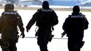 Zásah NAKA: Na inšpektoráte práce sa zatýkalo