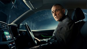 Vinnie Jones prichádza s najúprimnejšou reklamou na autá na svete