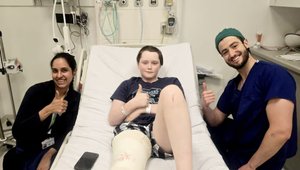 Chcel sa iba schladiť v jazere: Chlapca (14) pripravila mäsožravá baktéria o časť nohy
