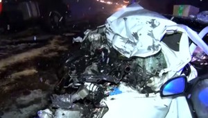 Mladá vodička čelne nabúrala do posýpača, museli ju vystrihávať z auta