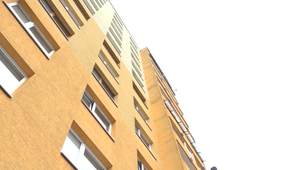 Nešťastná udalosť na prešovskom sídlisku. Z okna vypadlo len šesťročné dieťa