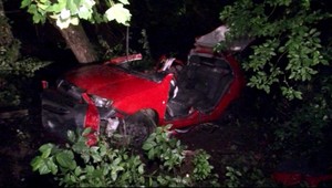 Matka (52) čelne narazila do nákladného auta. Prežila svoje deti