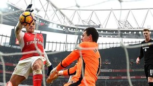Božská ruka Alexisa Sáncheza rozhodla o víťazstve Arsenalu