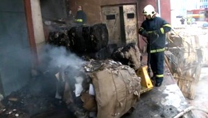 Podpaľača vyhodila SBS, vrátil sa a požiar založil znova