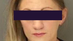 Matka čelí obvineniu, že dojčením zabila svoje dieťa