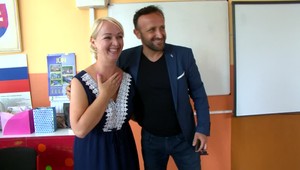 Deti vysnívali učiteľke návštevu Kandráča. Ten prišiel aj zaspievať