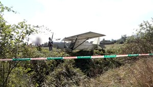 Záhada lietadla v poli pri Sačurove objasnená. Polícia odhalila skupinu prevádzačov