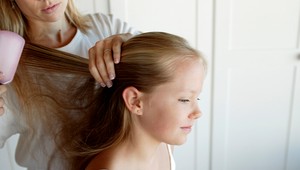 Máte doma parádnicu? Urobte jej krásny účes len za pár sekúnd!