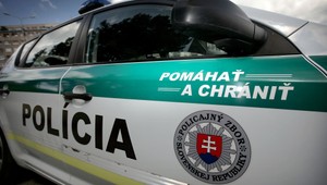 Dôchodkyňu prepadol v dome muž, vyhrážal sa jej smrťou