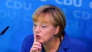 Voľby vyhrala Merkelová, parlamentnú väčšinu nie