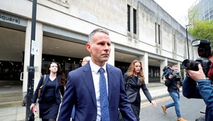 Manchesterská legenda pôjde pred súd za fyzické napadnutie partnerky