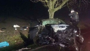 Tragická dopravná nehoda: V aute bol zakliesnený vodič bez známok života