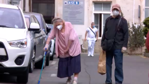 Česko opäť hlási rekord v počte nakazených. Ľudia zúfalo čakajú na testy pre vstup na Slovensko