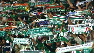 Fanúšikovia Rapidu Viedeň zamurovali vstup do sídla klubu