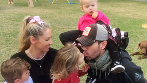 To je ale prekvapenie! 44-ročná Kurnikovová je opäť tehotná, s Iglesiasom čakajú štvrté dieťa!