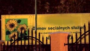 Muž s mentálnym postihnutím sa záhadne stratil z domova sociálnych služieb. Nájsť ho nedokázali ani psovodi