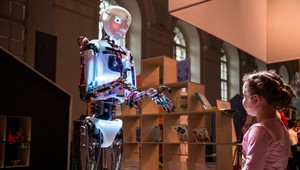 Roboti budúcnosti by nám mohli ukradnúť deti, tvrdí odborník na etiku umelej inteligencie