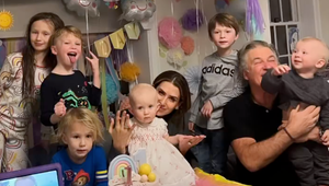 Idú na futbalovú jedenástku?! Hviezdny pár čaká bábo číslo SEDEM!