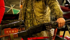 Dvaja vojaci v Rusku začali počas výcviku strieľať po ostatných vojakoch. Zabili 11 z nich