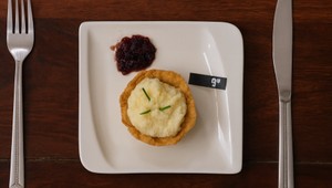 Tartaletky s bryndzovou penou a cibuľovým džemom