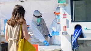 Denne vyhľadávajú potencionálne nakazených. Regionálne úrady zdravotníctva so zamestnancami majú ale problém