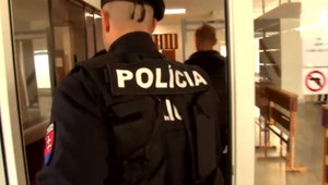 Jeho trofeje boli topánky žien. Polícia po rokoch obvinila teniskového fantóma