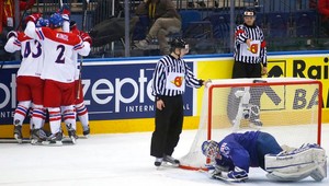 Česi skolili Francúzov v predĺžení, Rusko postúpilo bez zaváhania