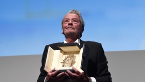 Alain Delon získal v Cannes ocenenie za celoživotné dielo: Mnohí sú pobúrení a protestujú!