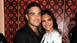 Robbie Wiliams (37) si vytetuje snubný prsteň