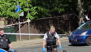 Útok pred synagógou: Muž v židovskej štvrti Londýna pobodal dvoch ľudí