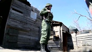 Rusko rozmiestňuje vojská okolo hraníc s Ukrajinou, podľa hovorcu Kremľa by to nemalo nikoho znepokojovať