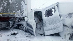 Biela tma pod Tatrami. Na diaľnici sa zrazili desiatky áut