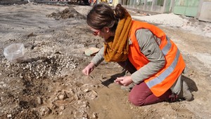 V Trnave pri rekonštrukcii ulice našli kosti