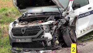 Čelná zrážka na Spiši si vyžiadala štyroch zranených. Vodička na rovnom úseku cesty prešla do protismeru