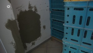 Nočný útok na potraviny: Zlodeji prebúrali múr a nechali prázdny trezor