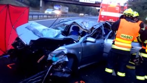 Nehoda na diaľnici. Auto v plnej rýchlosti narazilo do koňa