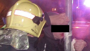 -15 °C a školák (14) olízol značku. Primrzol k nej...