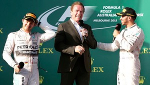 Hamilton zostáva na víťaznej vlne. Vyhral aj v Austrálii!