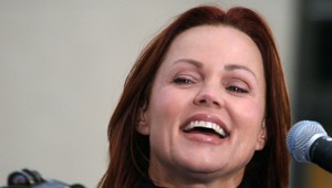 Plesovú sezónu otvorí speváčka Belinda Carlisle