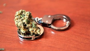 Prehrešky Slovákov v zahraničí. Drogy, alkohol aj iné mravy