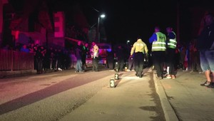 Tragická nehoda. Trojročné dieťa zrazilo auto, hralo sa na ceste