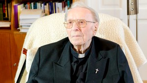 Veriaci sa rozlúčili s kardinálom Korcom, pohreb bude v sobotu