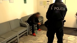 Príbuzní muža obvineného z úžery tvrdia, že je nevinný. Súd ho poslal do väzby