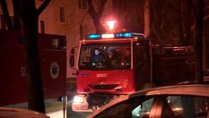 Hasiči zasahovali pri požiari bytu, dôchodcovi zhorela brada