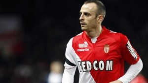 Berbatov si vychutnal brankára Nice prekrásnym gólovým oblúčikom